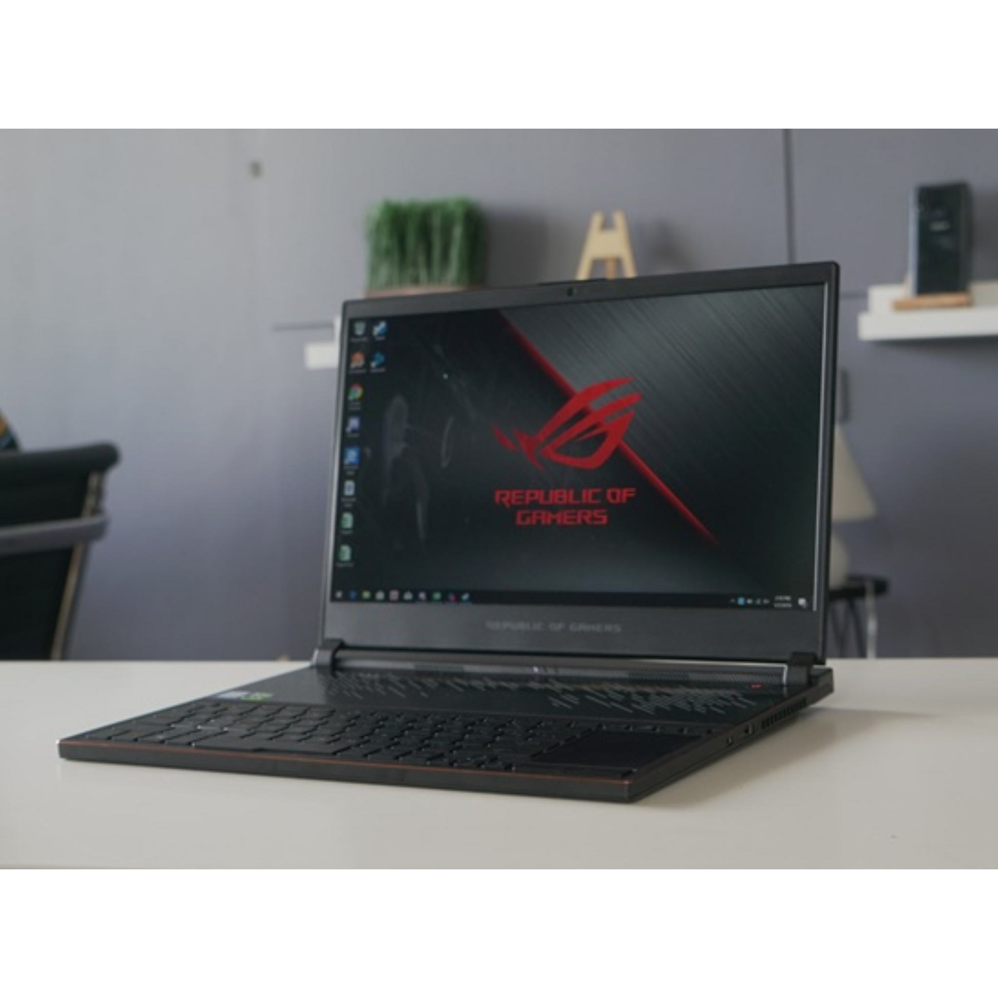 ASUS ROG Zephyrus S GX531 Intel® Core™ i7 (8th Gen) 15.6 Inch Gaming Laptop - Real life